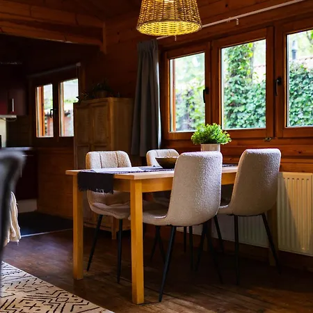 Huisdiervriendelijk Houten Huisje In Het Groen Holiday home